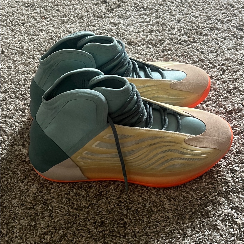 Adidas Yeezy Quantum Hi-Res Coral - Picture 2 of 7